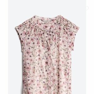 Daniel Rainn - Bernal Floral Split Neck Cap Sleeve
Top